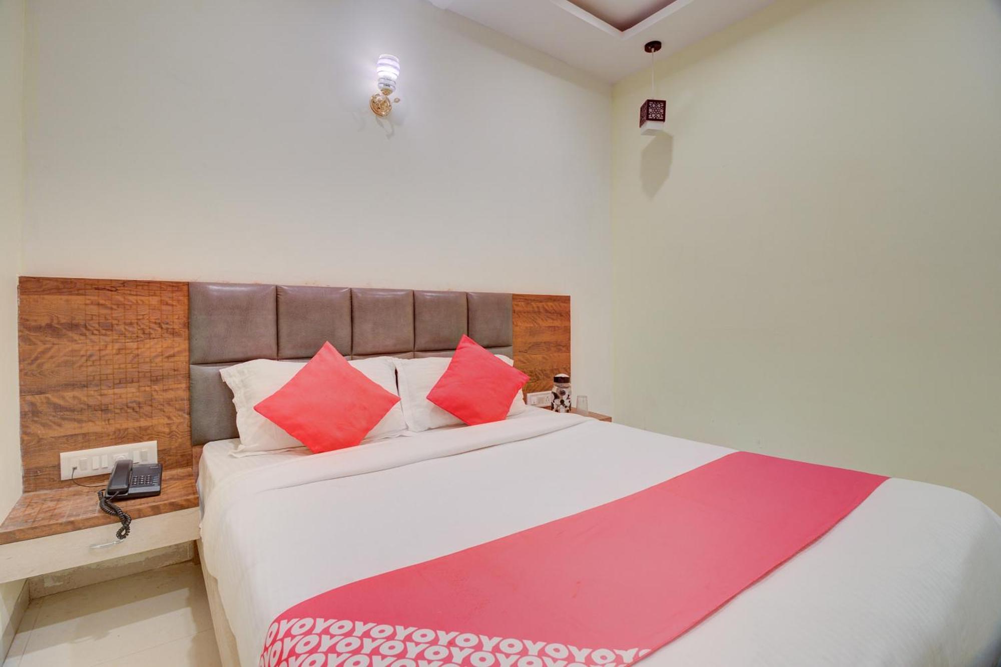 Hotel O Royal Orbit Мумбай Екстериор снимка
