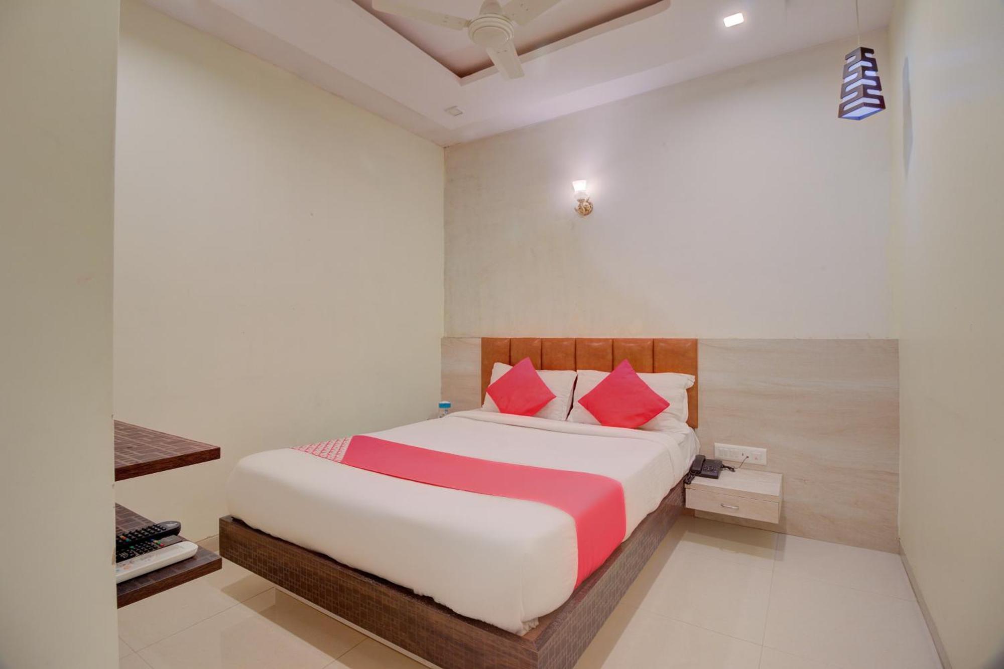Hotel O Royal Orbit Мумбай Екстериор снимка