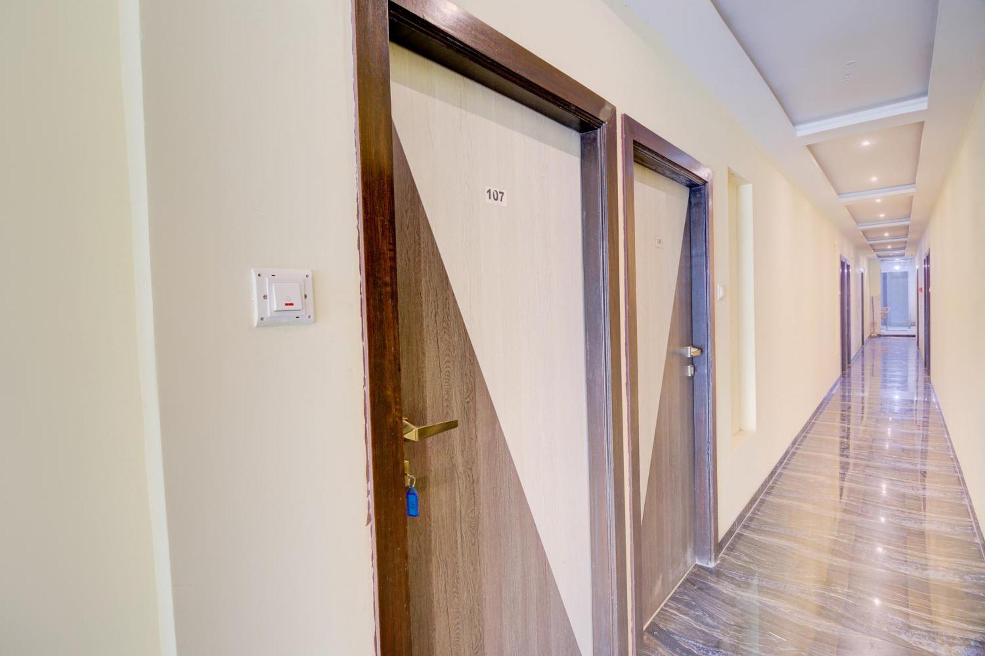 Hotel O Royal Orbit Мумбай Екстериор снимка